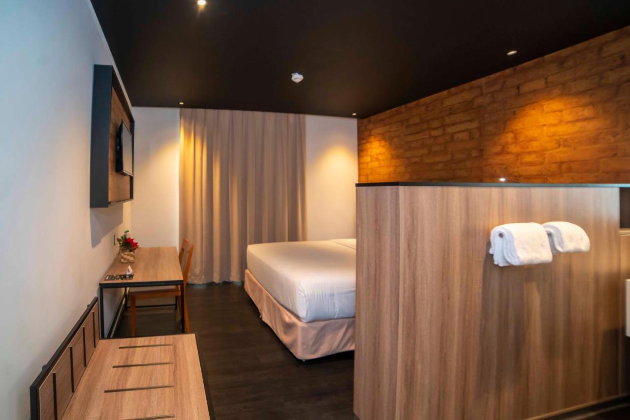 Onomo Hotel Дуала Экстерьер фото