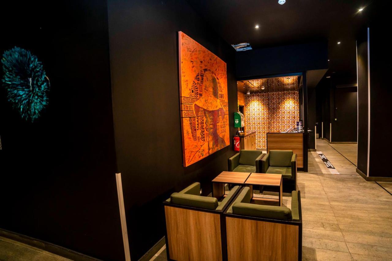 Onomo Hotel Дуала Экстерьер фото