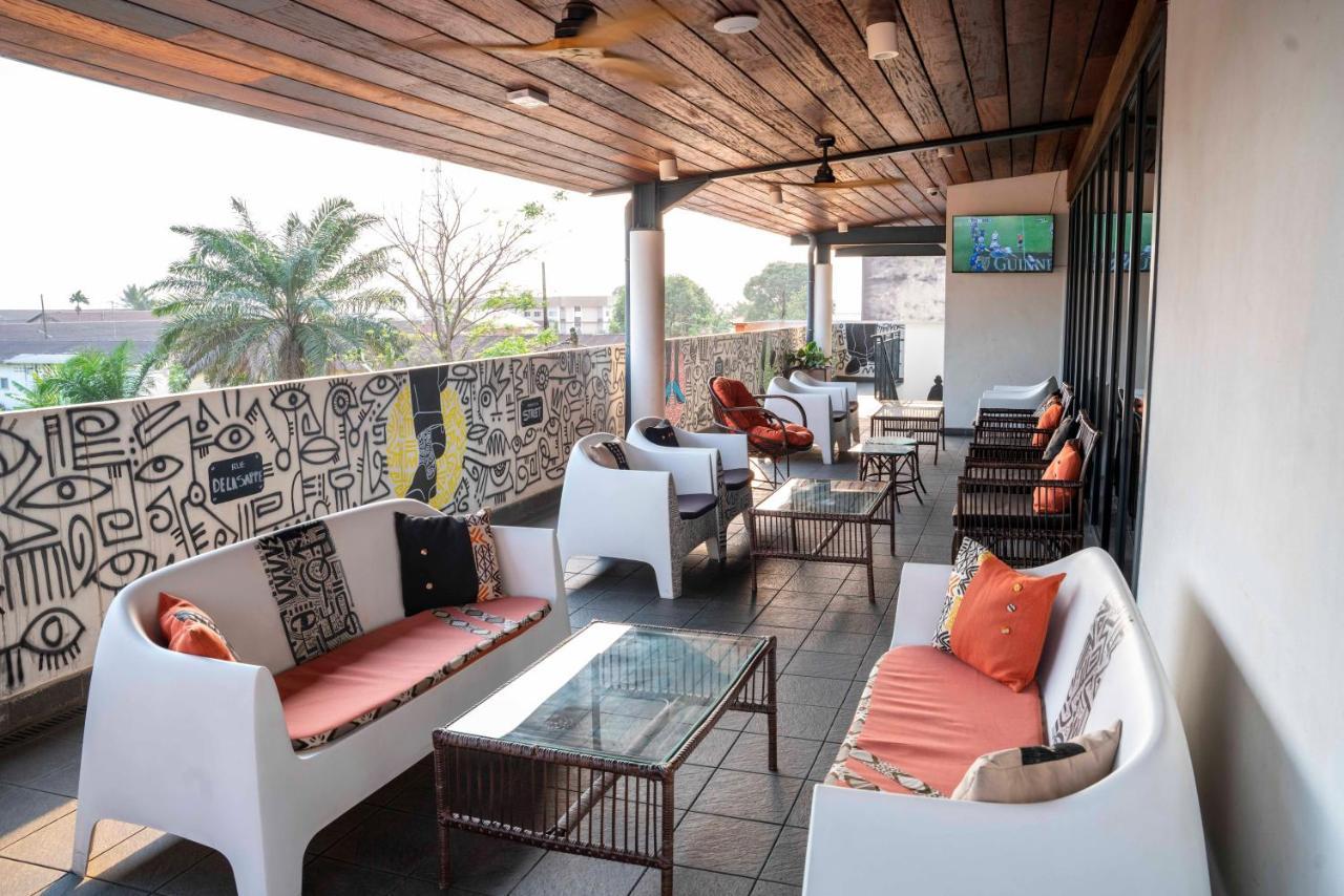 Onomo Hotel Дуала Экстерьер фото