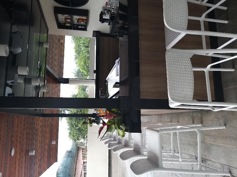 Onomo Hotel Дуала Экстерьер фото